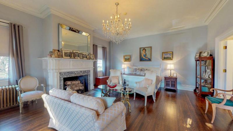 Deluxe King Suite image 2