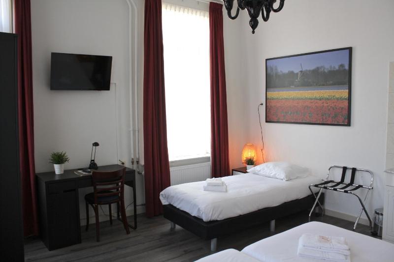 Triple Room with Shared Toilet image 2