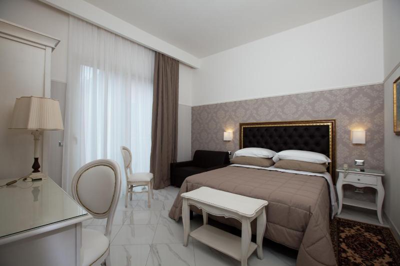 Triple Room with Spa Access image 4