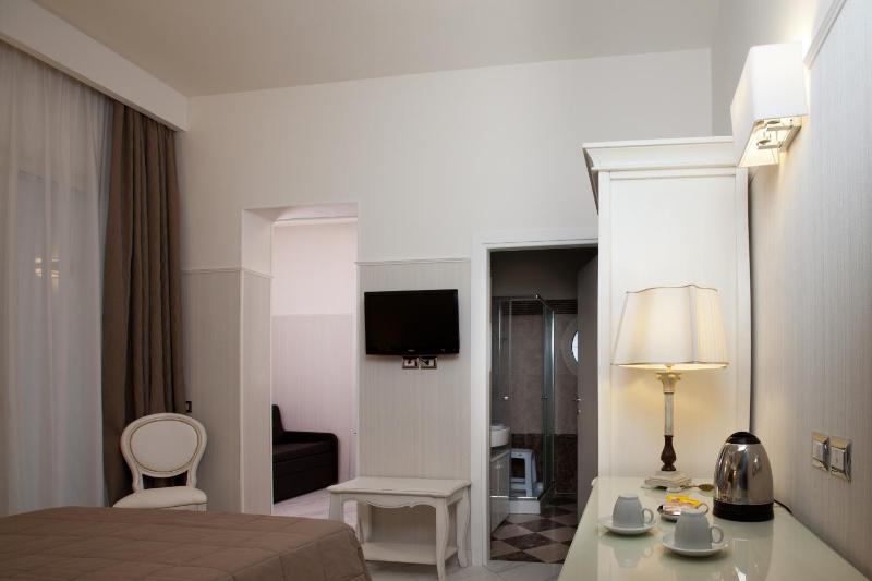 Triple Room with Spa Access image 3