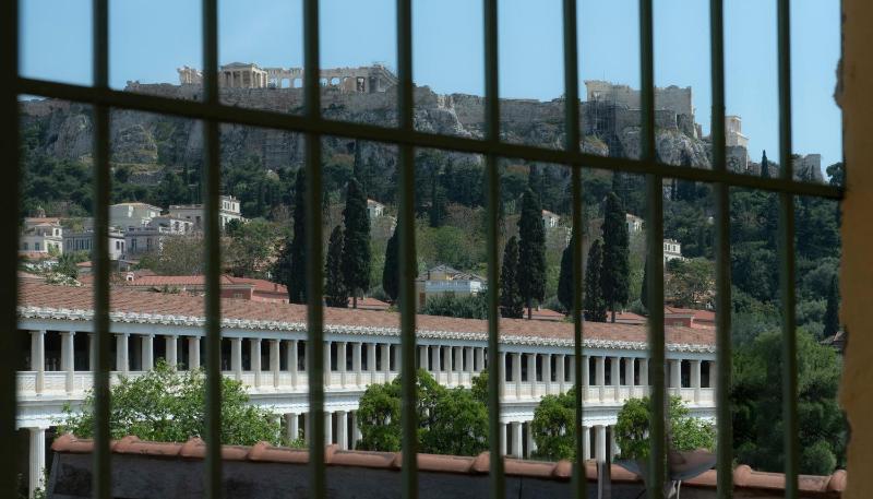 Deluxe Double Room with Balcony image 2