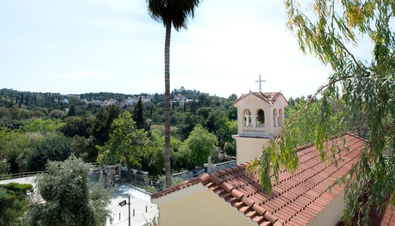 Deluxe Double Room with Balcony image 3