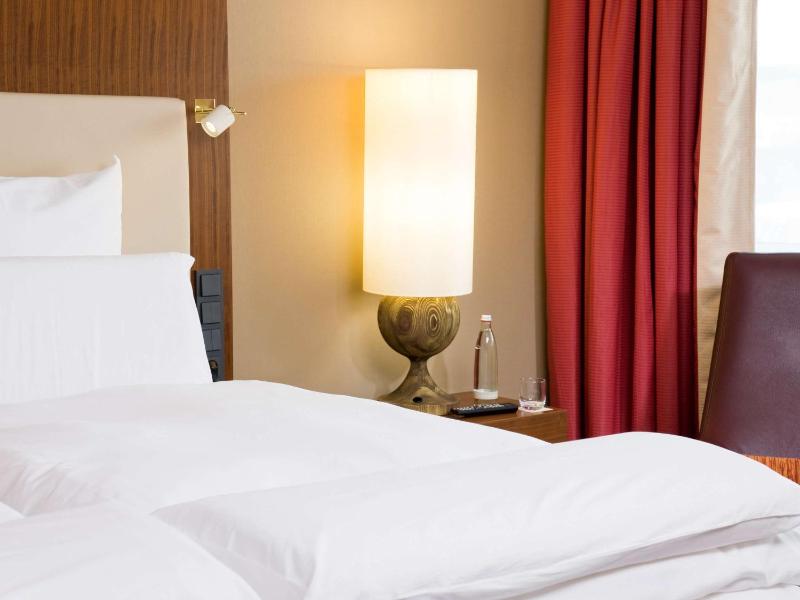 Superior Twin Room image 3
