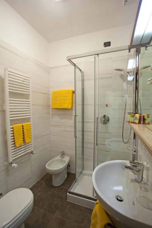 Double or Twin Room with Spa Access image 2