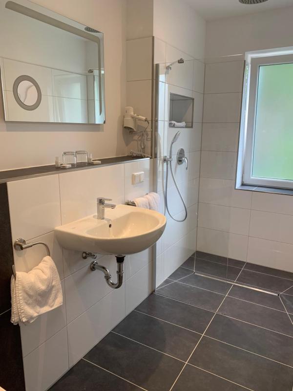 Standard Triple Room image 3