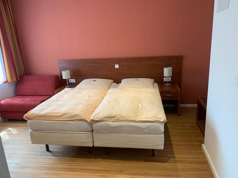 Standard Triple Room image 4