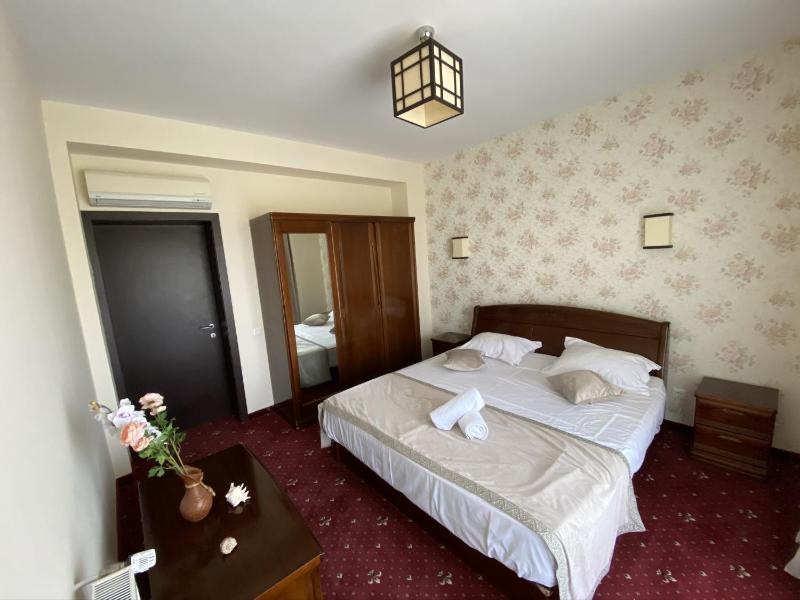 Deluxe Suite image 2