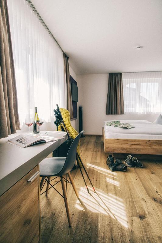 Large Double Room image 3