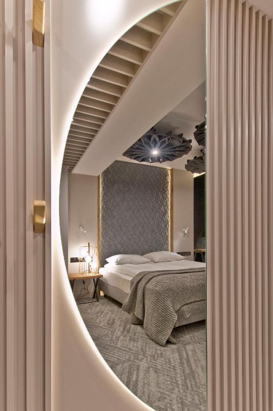 Deluxe Double Room - Disability access image 3