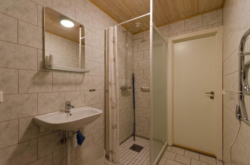 Twin Room with Shared Bathroom image 4
