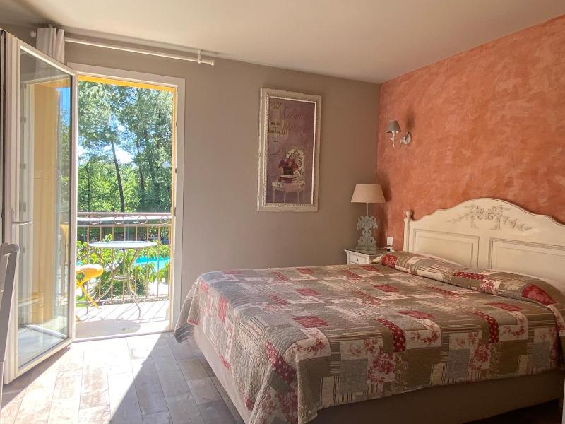 Superior Room with Balcony image 3
