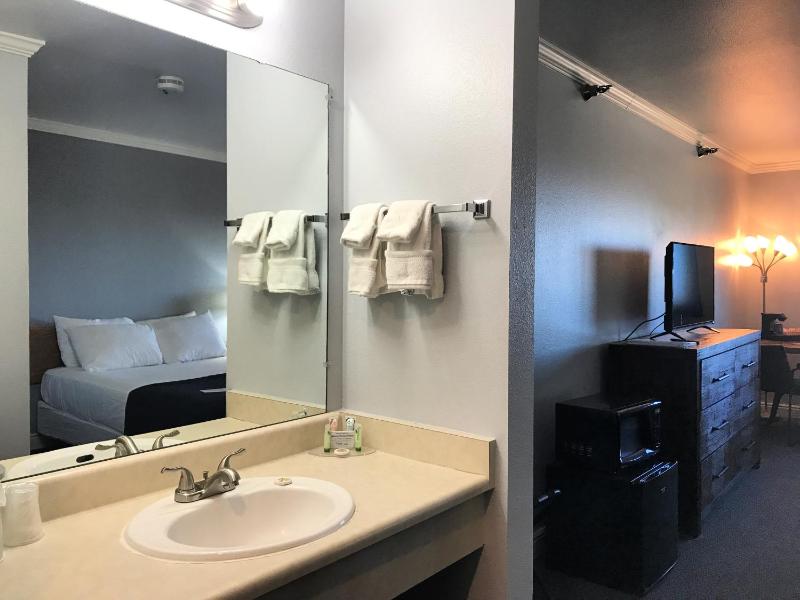 King Room image 2