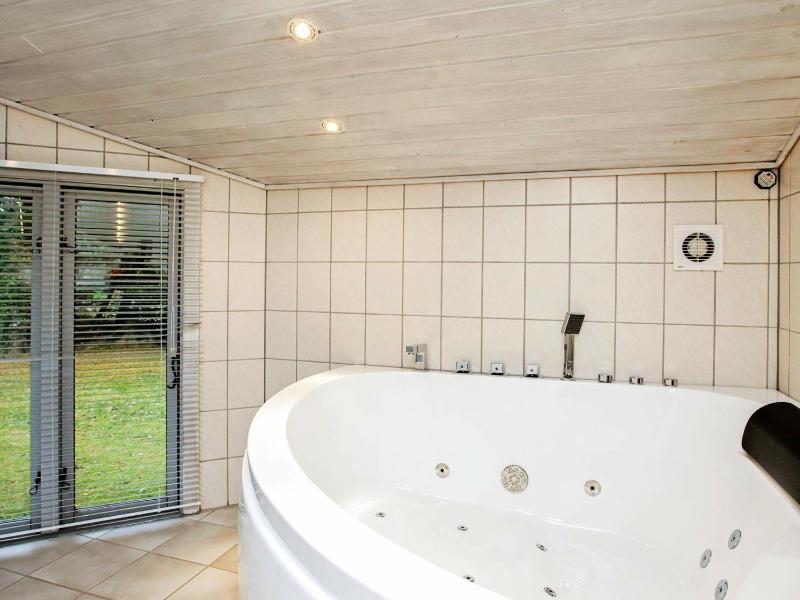 Four-Bedroom Holiday Home image 3