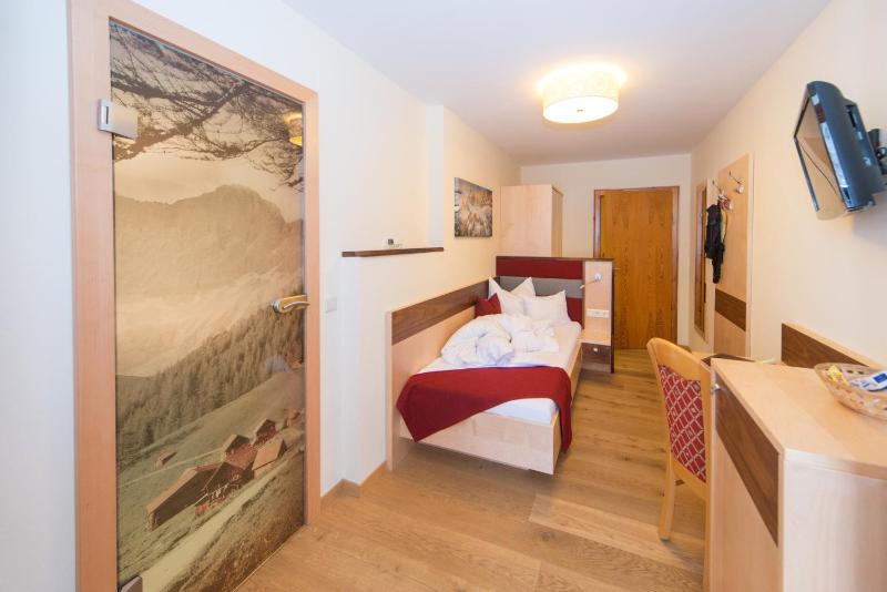 Single Room image 3