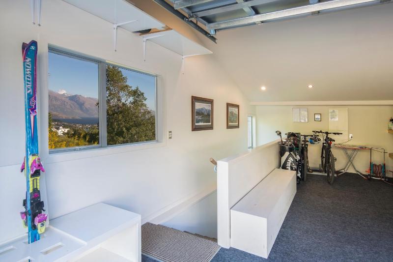 Queenscliff Villa - outstanding views and close to town - image 15