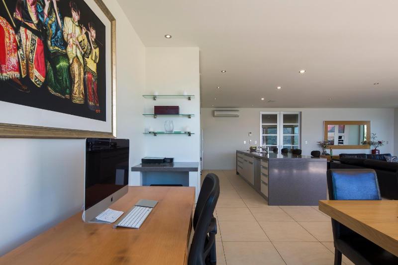 Queenscliff Villa - outstanding views and close to town - image 29