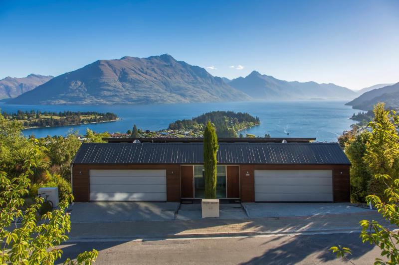 Queenscliff Villa - outstanding views and close to town - image 18