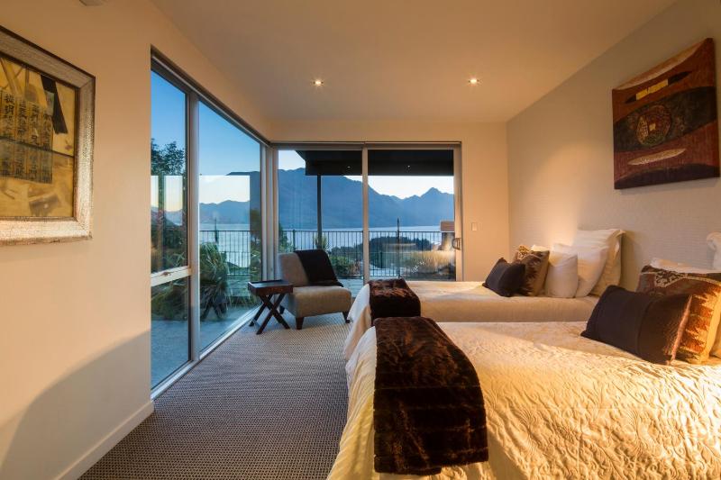 Queenscliff Villa - outstanding views and close to town - image 21