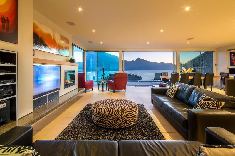 Queenscliff Villa - outstanding views and close to town - image 26