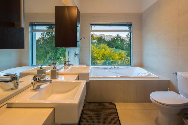 Queenscliff Villa - outstanding views and close to town - image 14