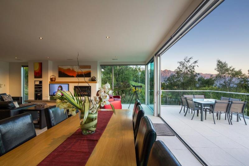 Queenscliff Villa - outstanding views and close to town - image 27