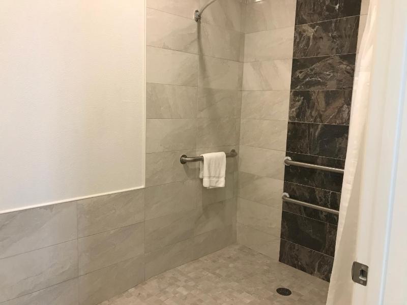 King Suite with Roll-In Shower and Kitchenette - Disability Access/Non-Smoking image 1