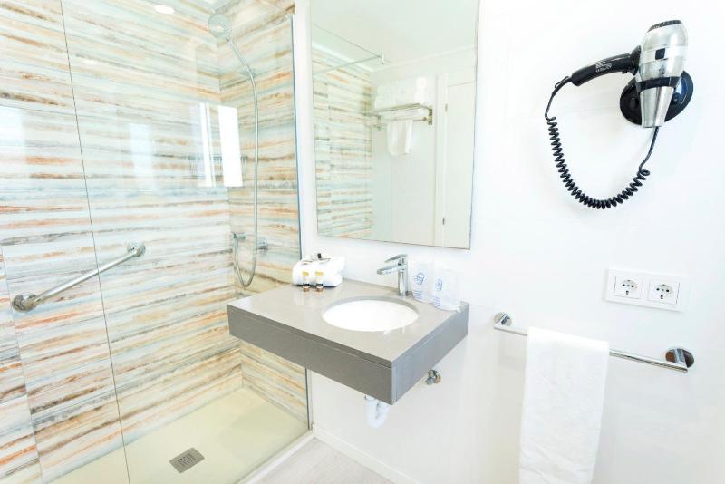 Junior Suite with Sea View (2 Adults) image 4