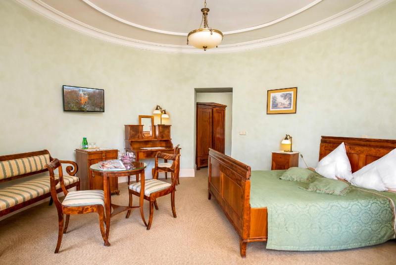 Deluxe Double Room image 4