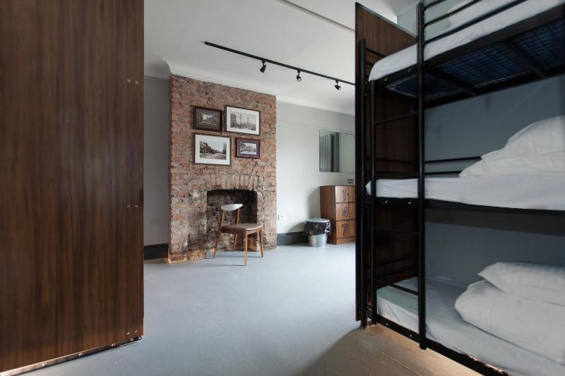 Private 9-Bed Dormitory with Shared Bathroom image 2