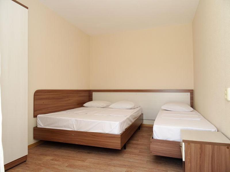 Luxury Triple Room image 1