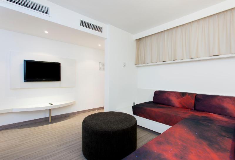 Superior Suite image 2