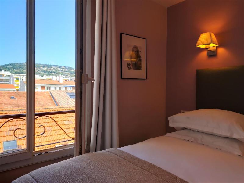 Budget Double Room without Balcony image 4