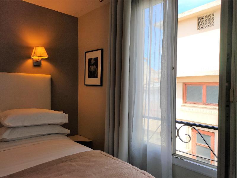 Budget Double Room without Balcony image 3