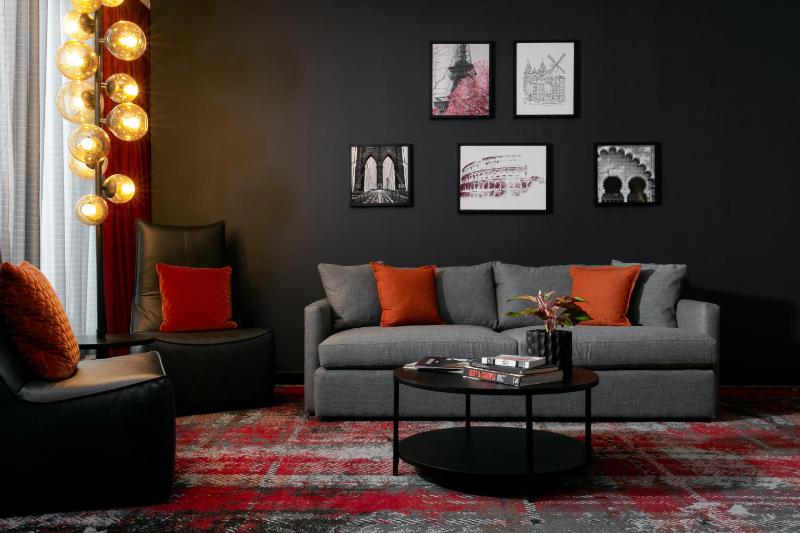 Deluxe King Room image 3