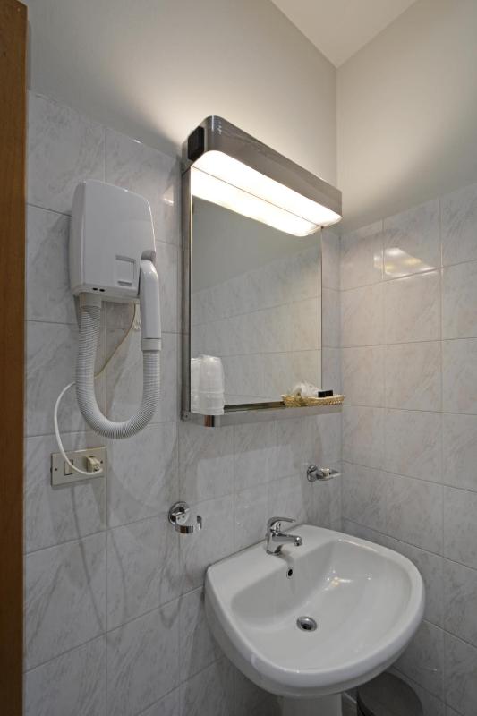 Double Room image 2
