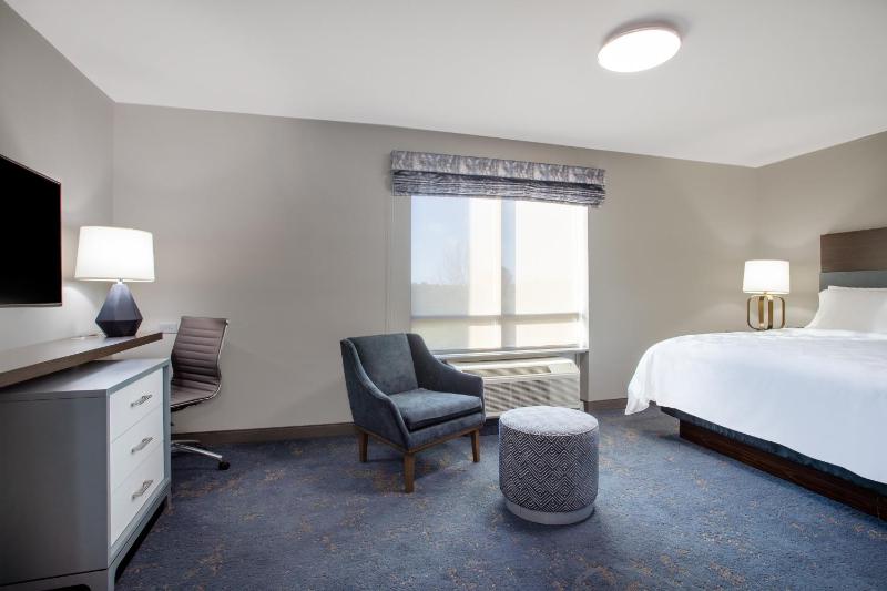 One-Bedroom Suite image 2