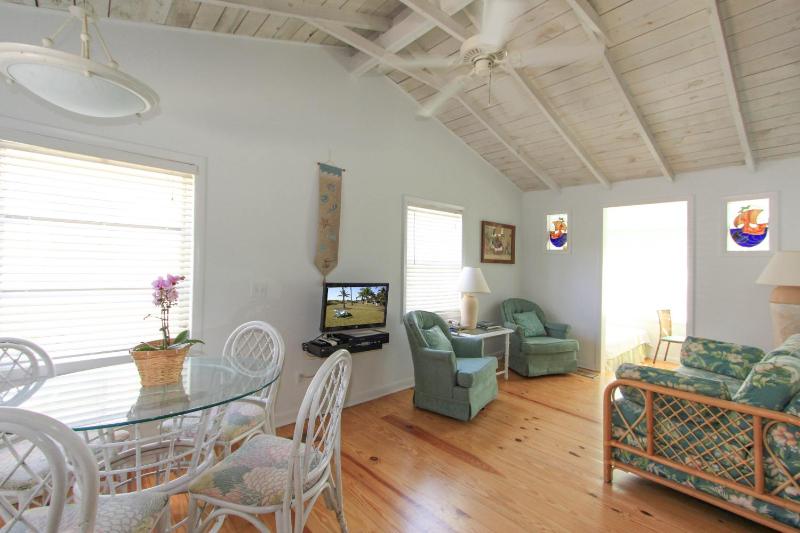 One-Bedroom Cottage image 4