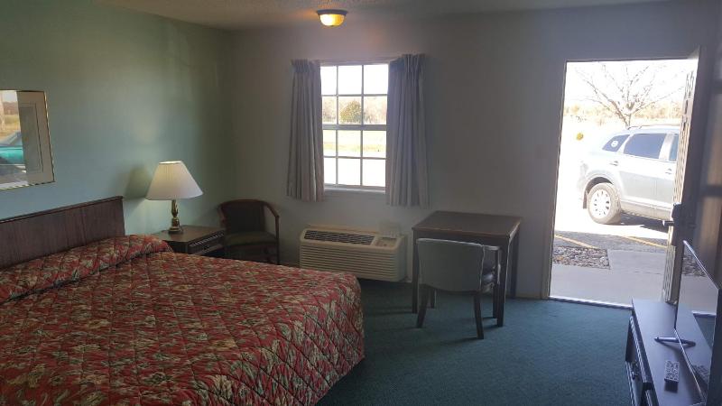 Deluxe King Room image 4