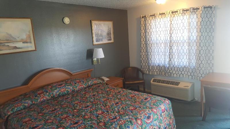Deluxe King Room image 3