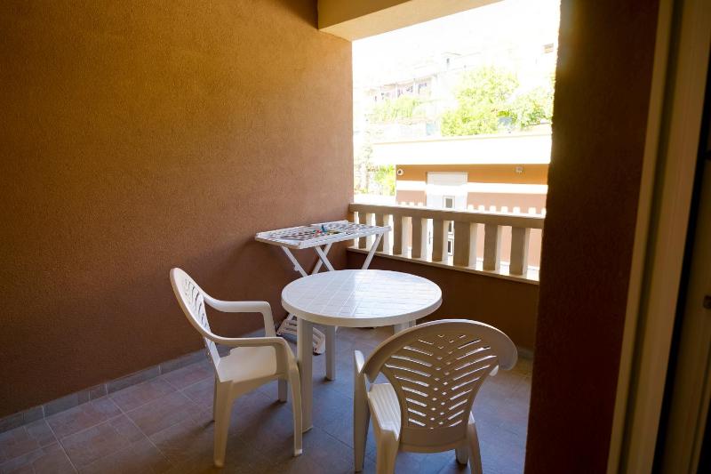 Deluxe Double Room with Balcony image 1