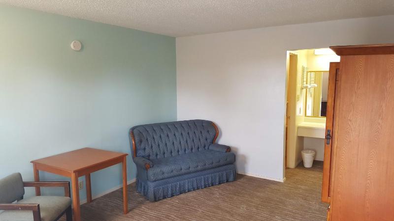 Deluxe King Suite image 2