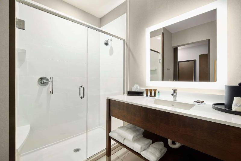 Deluxe King Room - Non-Smoking image 2