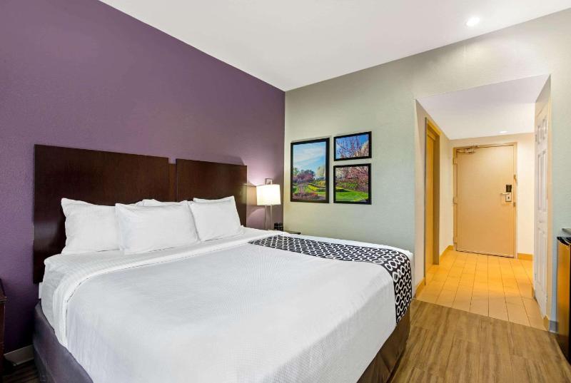 King Room with Mobility/Hearing Impaired Access - Non-Smoking image 1
