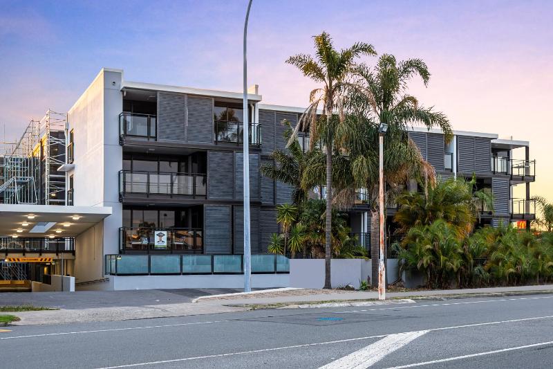 Rooftop Retreat - Mount Maunganui Holiday Home Images
