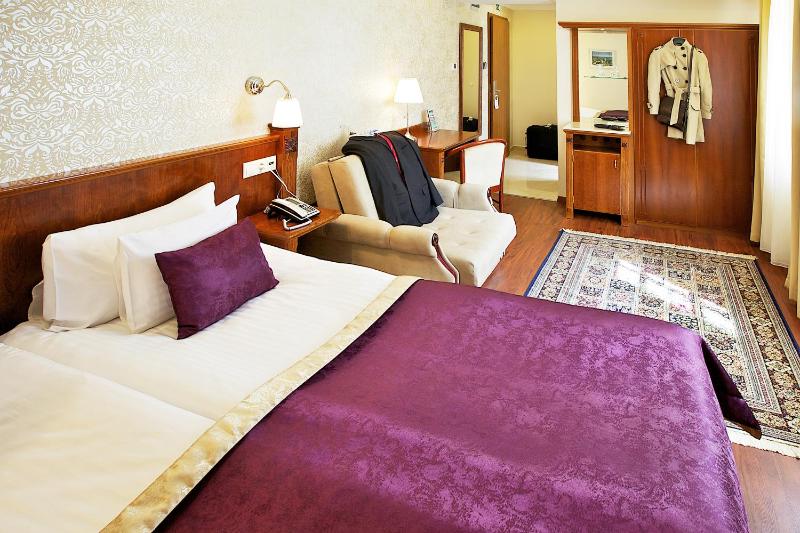 Triple Room image 2