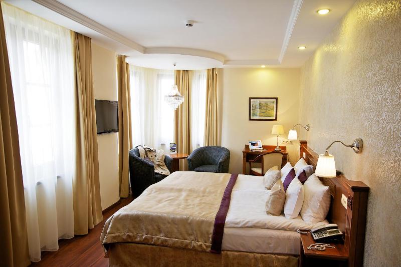 Superior Double Room image 1