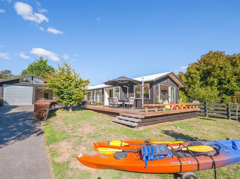 Mahuta Maison - Lake Taupo Holiday Home - image 1