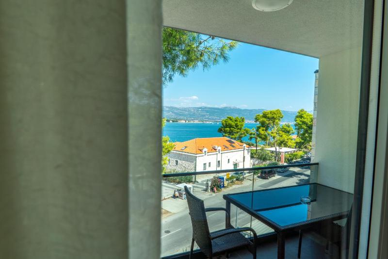 Deluxe Double Room with Balcony and Sea View image 2