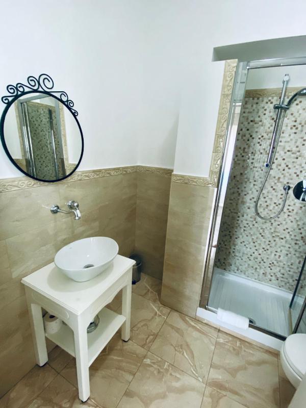 Domus Valadier B&B Guesthouse - image 6