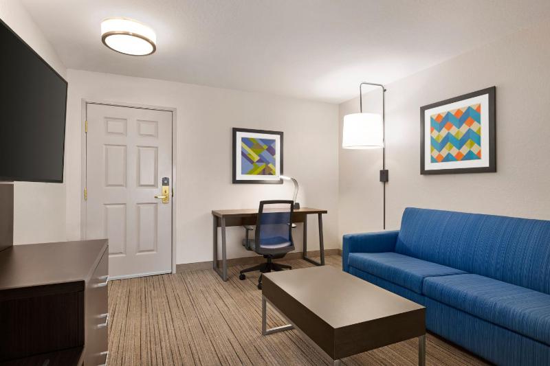 Holiday Inn Express and Suites Sarasota East By IHG - image 40
